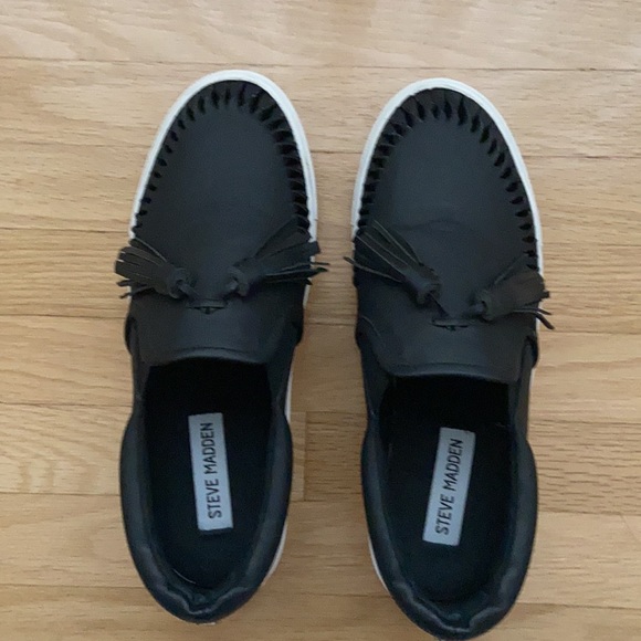 Steve Madden Ellery faux leather tassels black slip on. Sz 7 - Picture 5 of 10